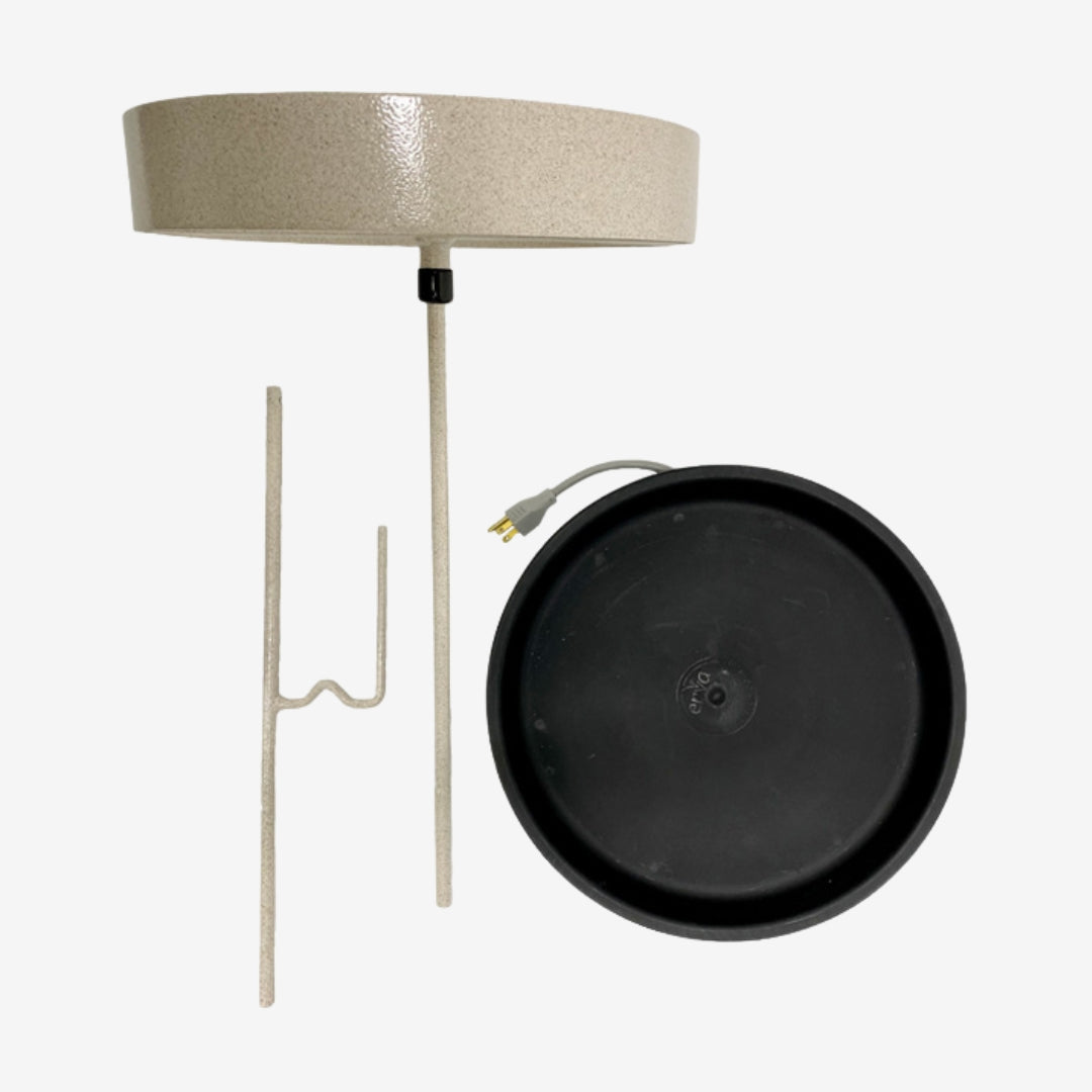 Beige Erva heated bird bath with pole, ideal for preventing water from freezing in cold weather