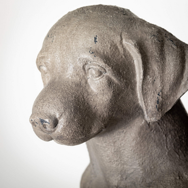 Close-up of the Labrador Retriever Bird Feeder’s face, highlighting its detailed resin craftsmanship and rustic gray finish.