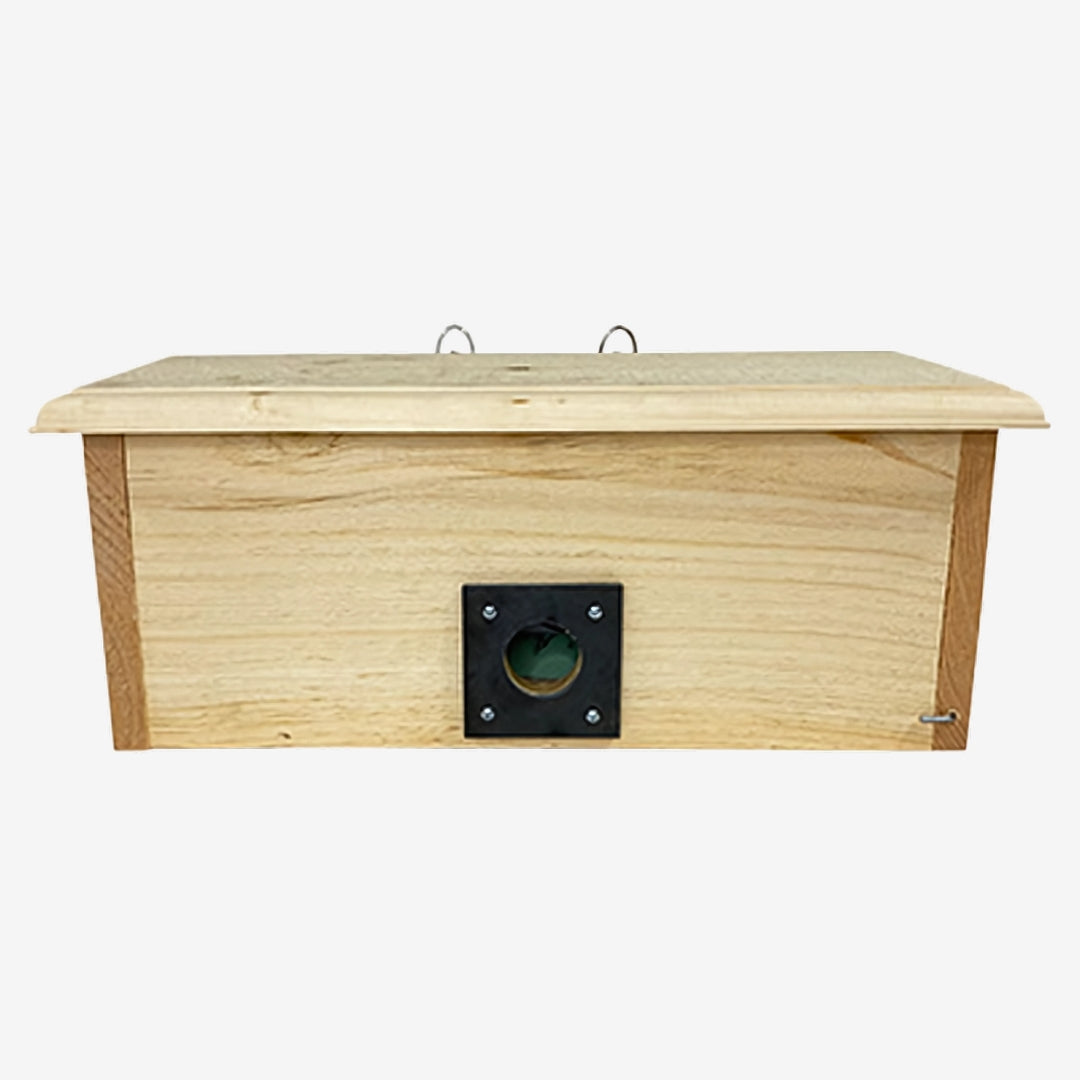 Coveside winter roost with horizontal design, offering birds warmth and protection.